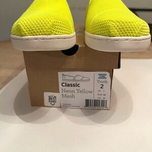Toms Kids Classic Neon Yellow Mesh Slip-On Sneakers